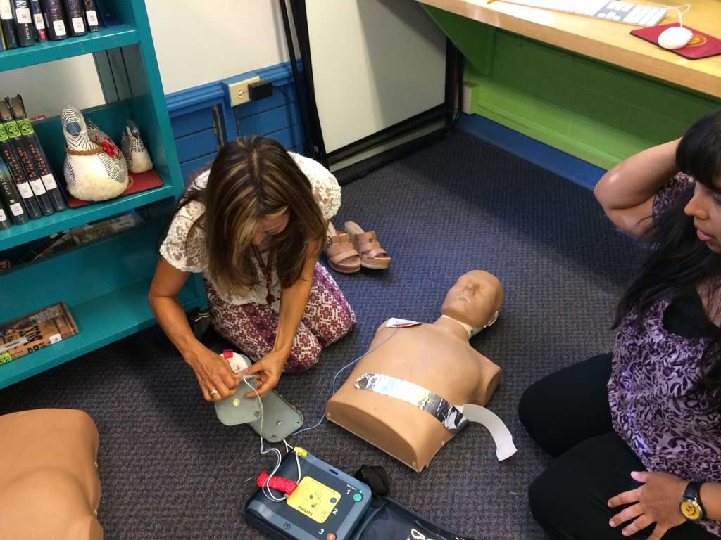 aed used on dummy in cpr class