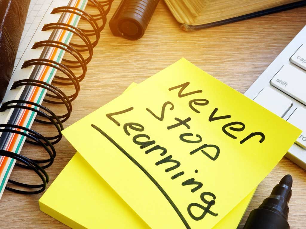 post it note with the phrase "Never Stop Learning"