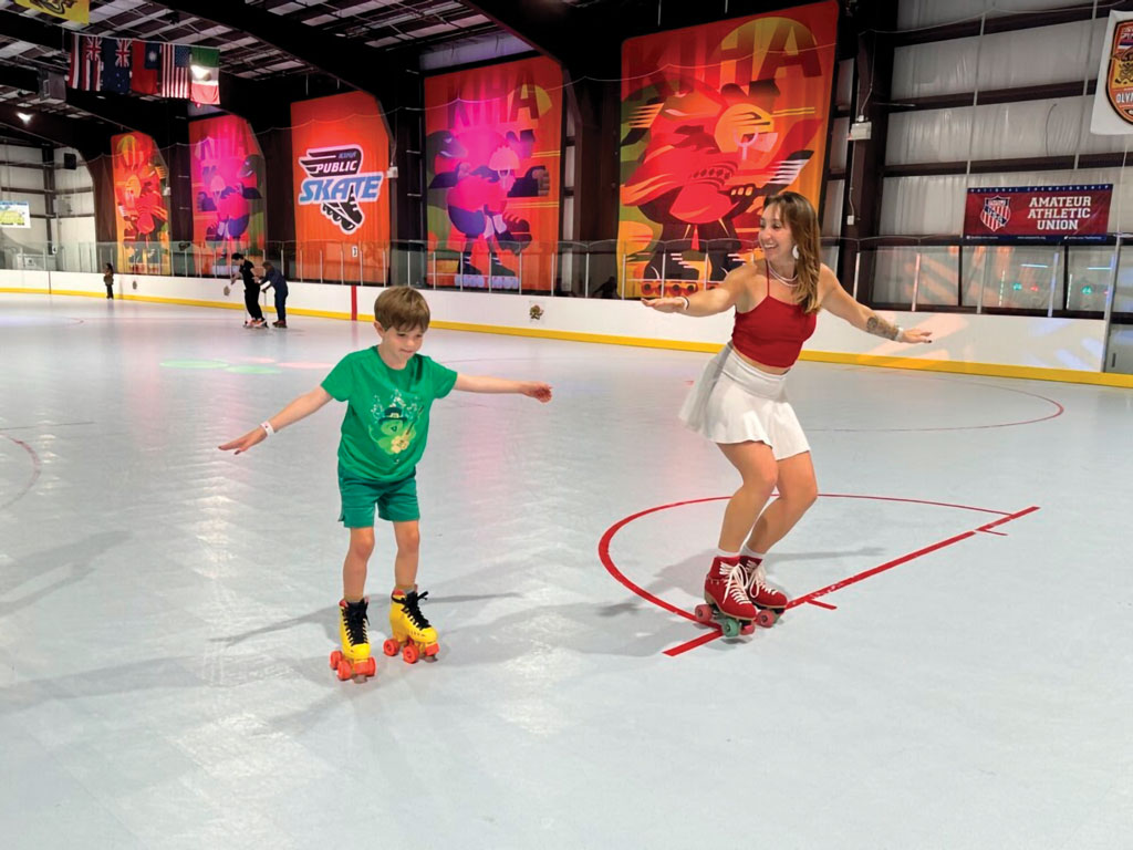 kids skating at Kapolei Inline Hockey Arena