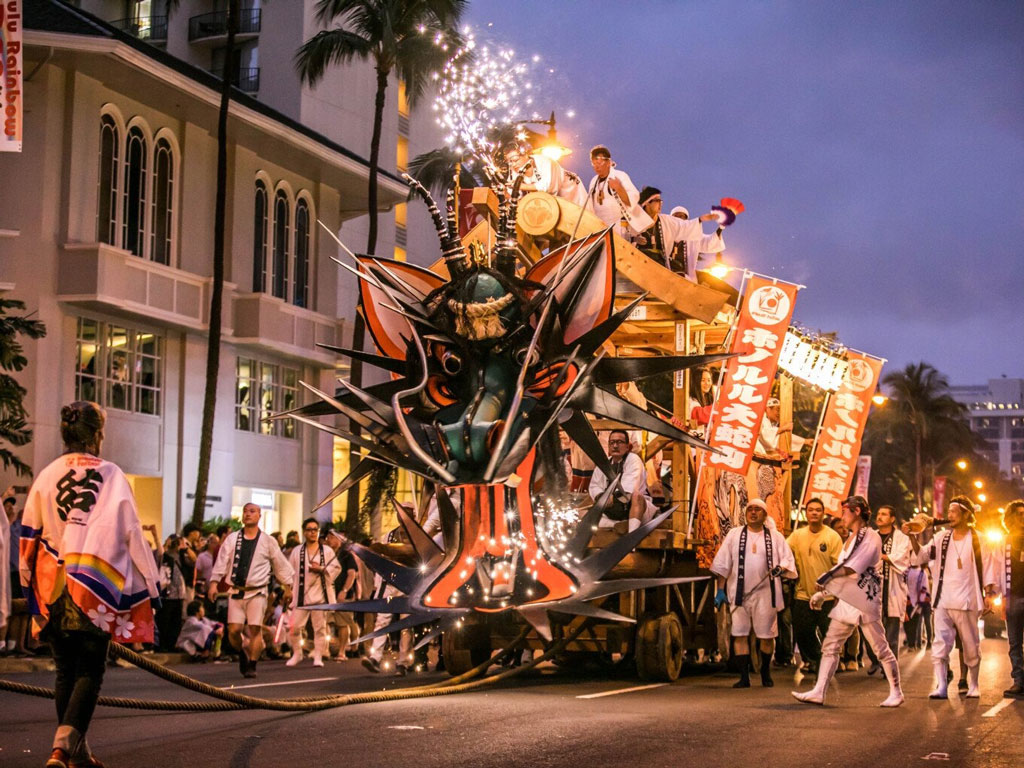 dragon float the the Honolulu Festival
