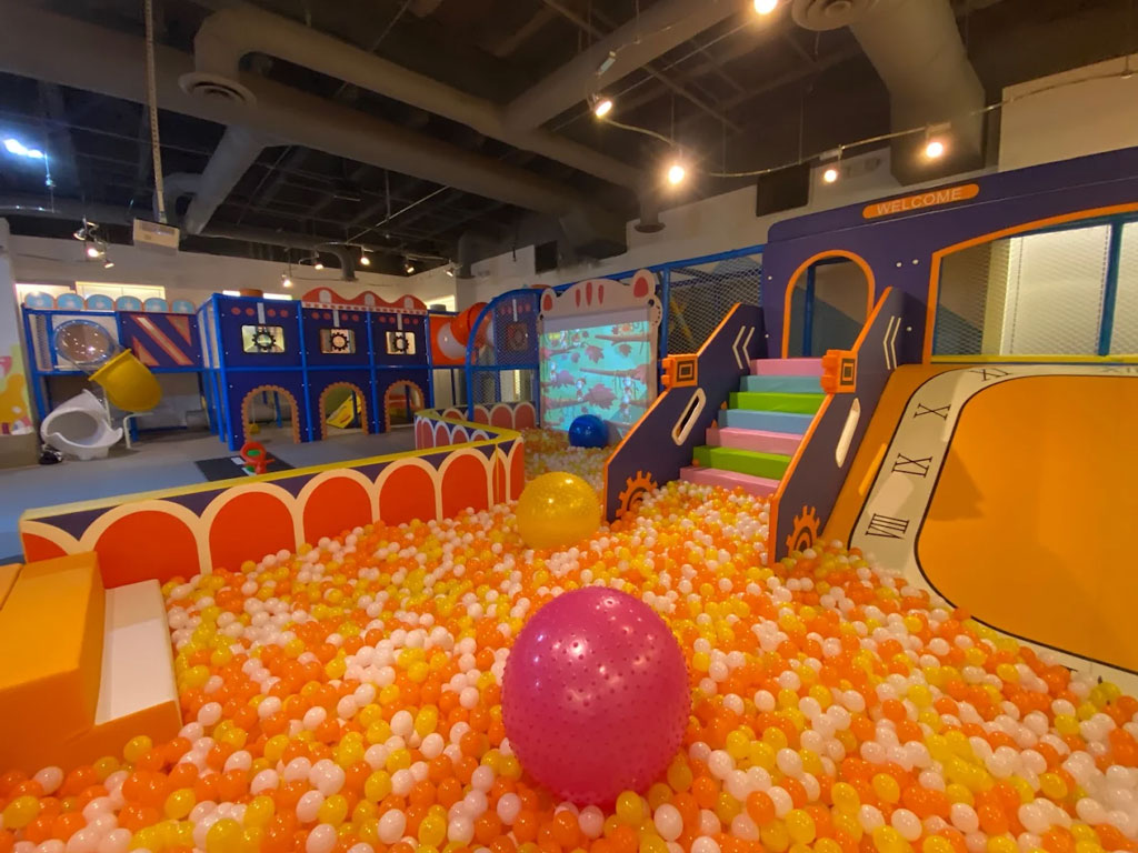 ball pit at Keiki Republic