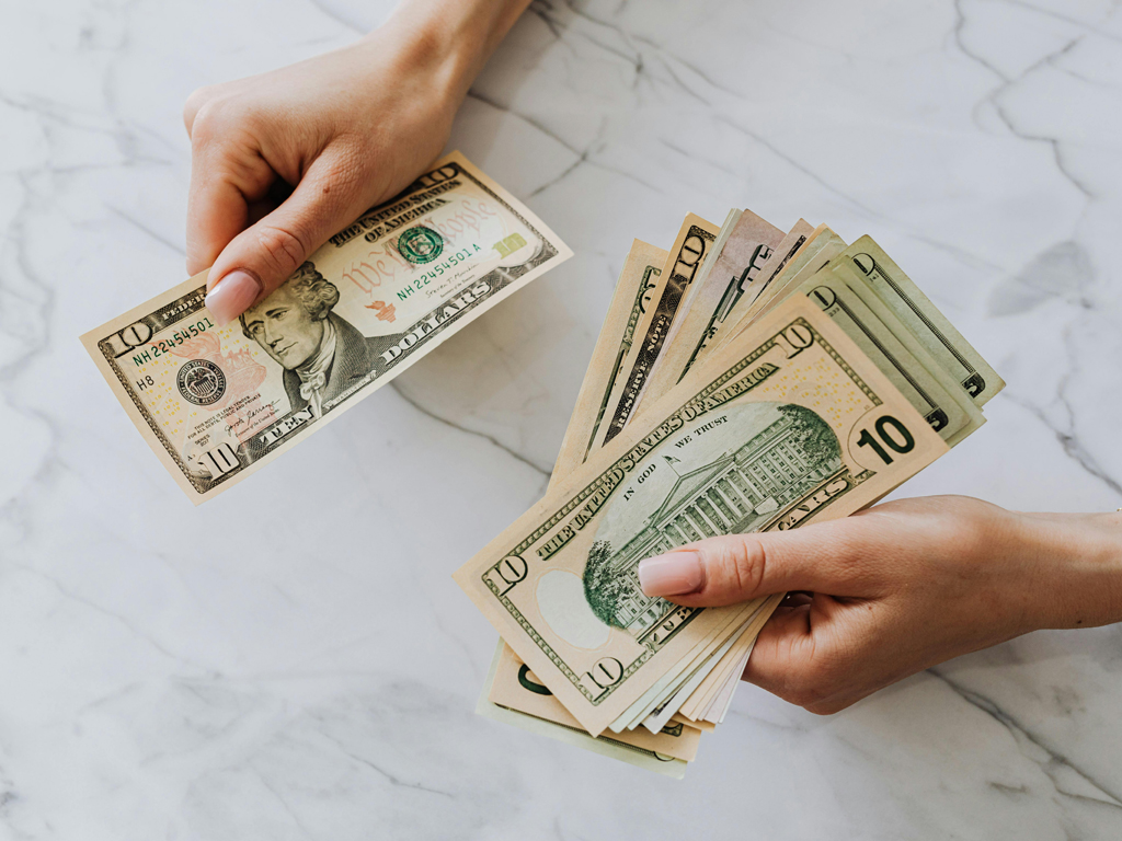 hands counting cash