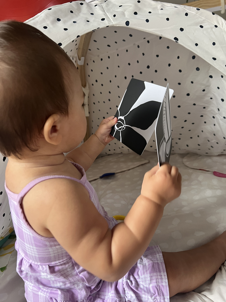 child learning through High Contrast Cards
