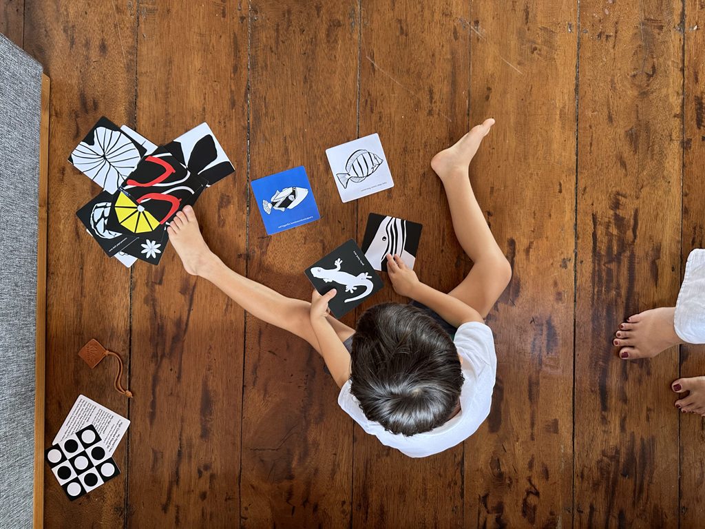 child learning through High Contrast Cards